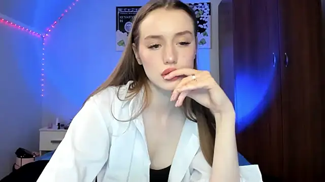 Snapshot of tinyglow chatting on 5, 2, 2026 tinyglow online show from 5, 2, 2026