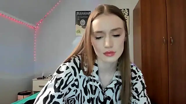 Snapshot of tinyglow chatting on 15, 2, 2026 tinyglow online show from 15, 2, 2026