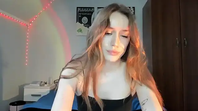 Snapshot of tinyglow chatting on 3, 3, 2026 tinyglow online show from 3, 3, 2026