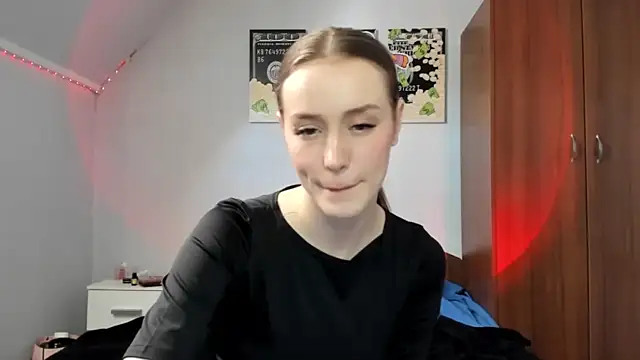 Snapshot of tinyglow chatting on 26, 4, 2026 tinyglow online show from 26, 4, 2026