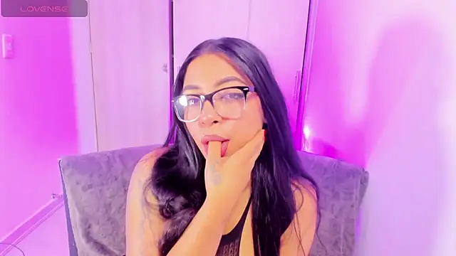 evelisse  online show from 3, 4, 2026