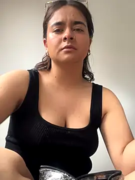 Snapshot of HANNAHBAKER00 chatting on 15, 11, 2025 HANNAHBAKER00 online show from 15, 11, 2025