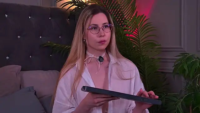 Snapshot of -SaraBlack- chatting on 17, 7, 2026 -SaraBlack- online show from 17, 7, 2026