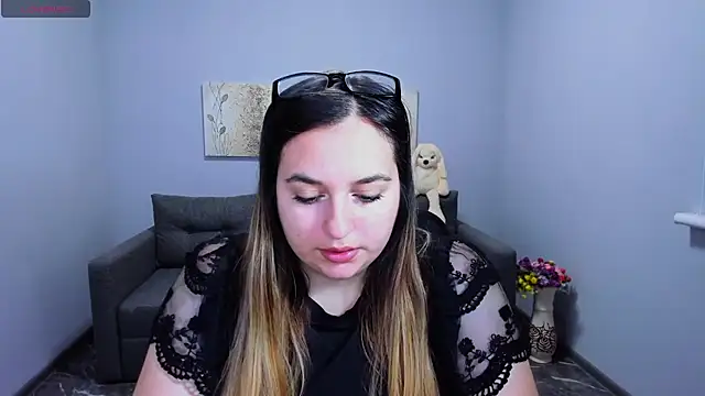 Maria Bond online show from 28, 11, 2025