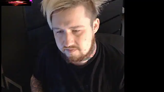 Snapshot of ThatAltGuy chatting on 17, 11, 2025 ThatAltGuy online show from 17, 11, 2025