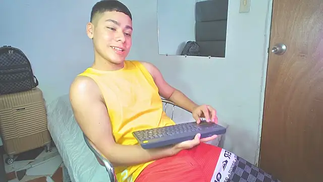 Lucastorrez01 online show from 16, 11, 2025