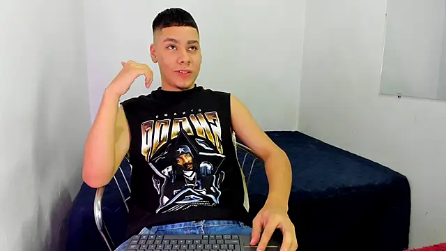 Snapshot of Lucastorrez01 chatting on 10, 5, 2026 Lucastorrez01 online show from 10, 5, 2026