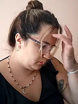 Snapshot of iviiiiiiiiiii chatting on 4, 12, 2025 iviiiiiiiiiii online show from 4, 12, 2025