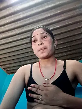 Snapshot of Deepika_Padukone chatting on 4, 12, 2025 Deepika Padukone online show from 4, 12, 2025