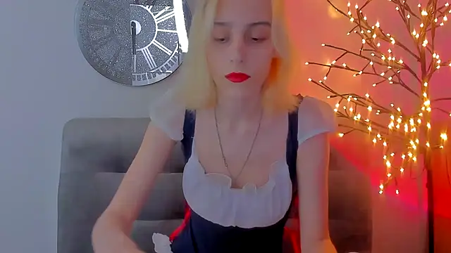 Snapshot of MiilaGlow chatting on 3, 2, 2026 MiilaGlow online show from 3, 2, 2026