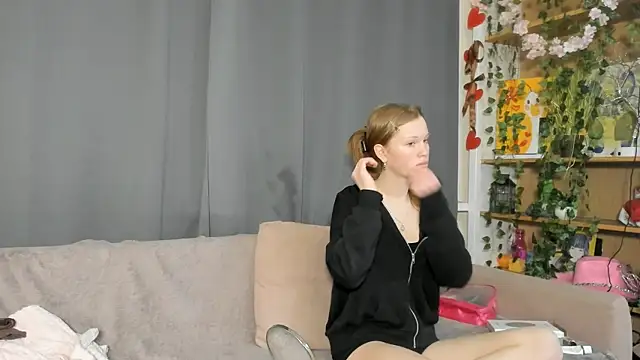 KarieBowery online show from 28, 11, 2025