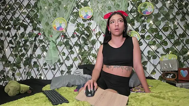 LittlePeach  online show from 9, 4, 2026