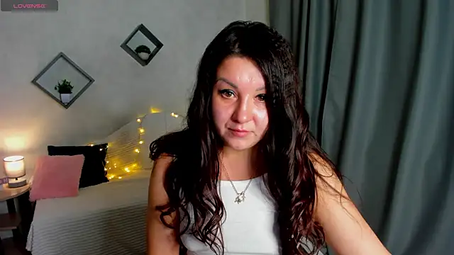 Snapshot of still__her chatting on 24, 11, 2025 still her online show from 24, 11, 2025