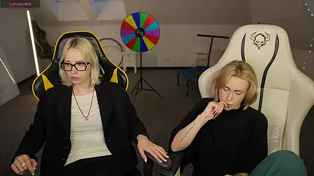 Kara cat online show from 4, 12, 2025