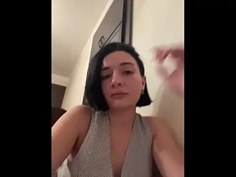 Snapshot of Pineapple chatting on 21, 11, 2025 Pineapple online show from 21, 11, 2025