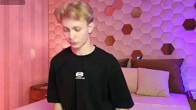 Snapshot of Even_Vrot chatting on 28, 11, 2025 Even Vrot online show from 28, 11, 2025