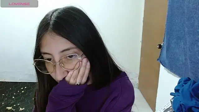 Snapshot of Nanylux chatting on 12, 4, 2026 Nanylux online show from 12, 4, 2026