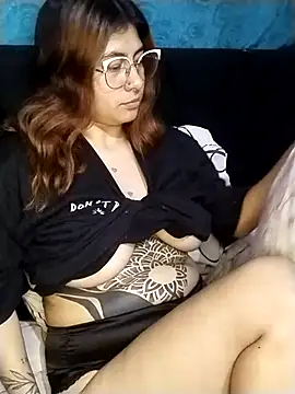 Emmyxxx online show from 9, 2, 2026