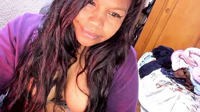 ebonycamelia online show from 17, 4, 2026