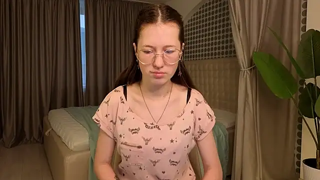 Snapshot of MiraFenech chatting on 30, 11, 2025 MiraFenech online show from 30, 11, 2025