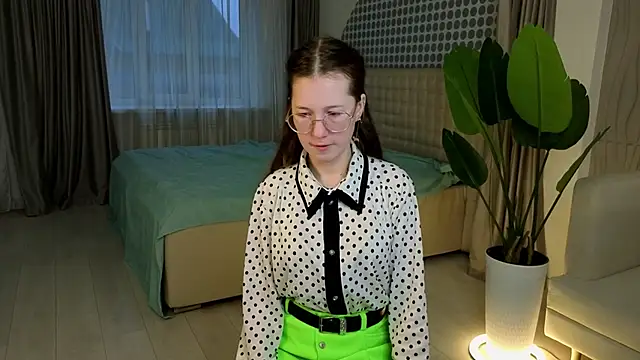 Snapshot of MiraFenech chatting on 3, 12, 2025 MiraFenech online show from 3, 12, 2025