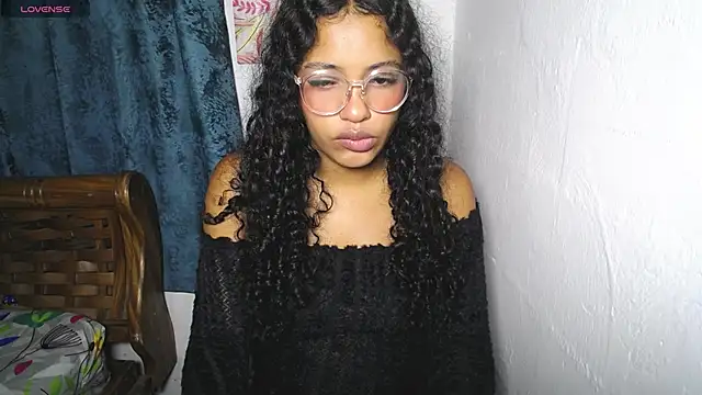 Snapshot of chleo_rosse chatting on 22, 12, 2025 chleo rosse online show from 22, 12, 2025