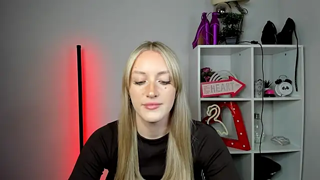 EvelynBlond online show from 20, 5, 2026