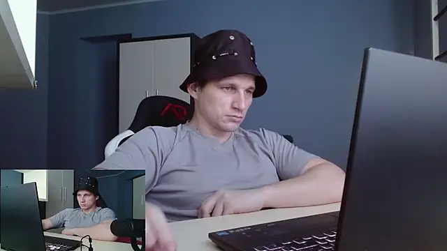 Poliglotjoe1 online show from 10, 2, 2026