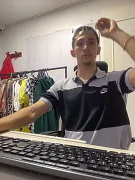 Snapshot of charlie_bass chatting on 27, 11, 2025 charlie bass online show from 27, 11, 2025