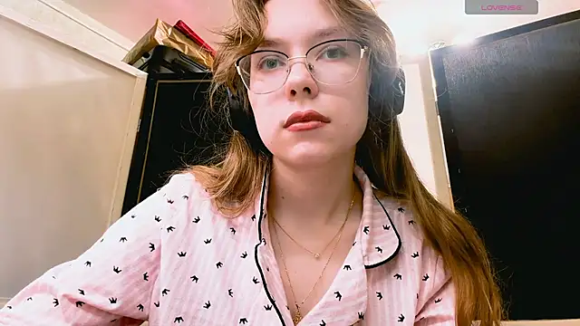 LouettaTornese online show from 24, 11, 2025