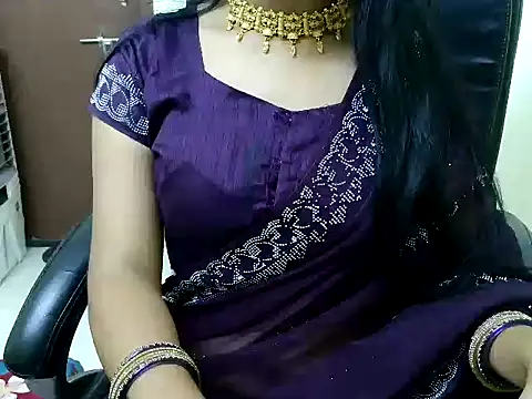 Snapshot of cute_girl_81 chatting on 28, 11, 2025 cute girl 81 online show from 28, 11, 2025