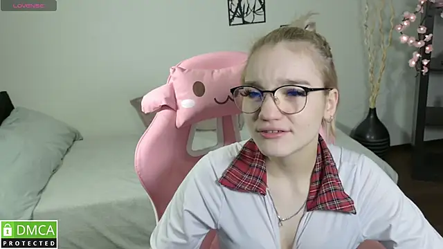 Megan Lora online show from 15, 1, 2026