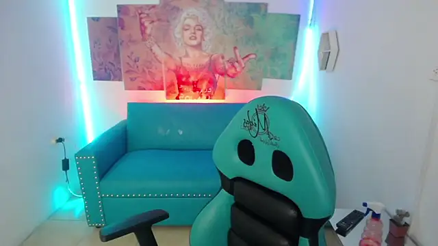 emmily m1  online show from 4, 12, 2025