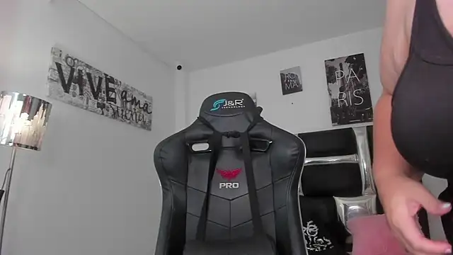 Sophiie Rouse  online show from 27, 11, 2025