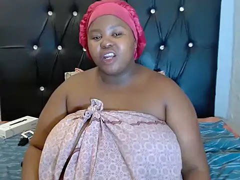 Snapshot of SexyBubblies96 chatting on 28, 11, 2025 SexyBubblies96 online show from 28, 11, 2025