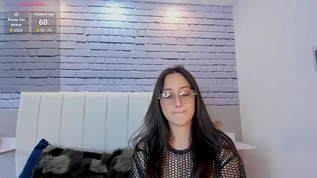 Snapshot of SophieeMoore chatting on 4, 2, 2026 SophieeMoore online show from 4, 2, 2026