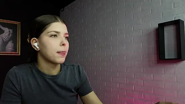 Sierra Maddison online show from 4, 12, 2025