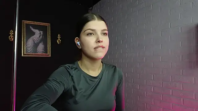 Sierra Maddison online show from 5, 12, 2025