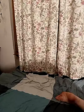 Snapshot of Susiee_Redd chatting on 17, 12, 2025 Susiee Redd online show from 17, 12, 2025