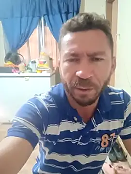 Snapshot of RobertoLuiz84 chatting on 4, 5, 2026 RobertoLuiz84 online show from 4, 5, 2026