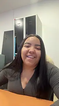 Snapshot of princezzc chatting on 21, 12, 2025 princezzc online show from 21, 12, 2025