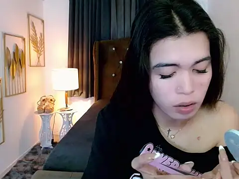 hollyyumiloove online show from 11, 3, 2026