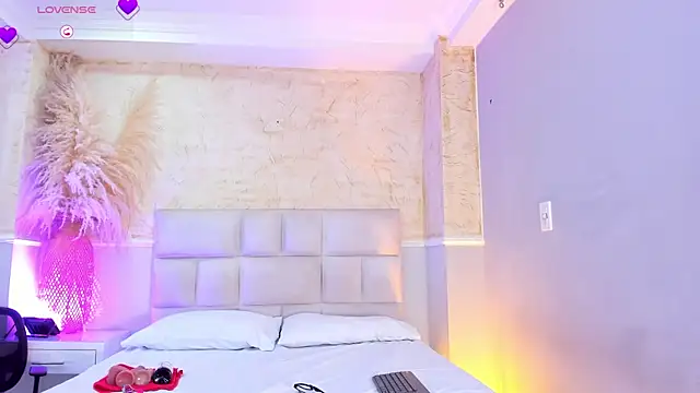 Snapshot of BritneyCortz_ chatting on 6, 2, 2026 BritneyCortz online show from 6, 2, 2026