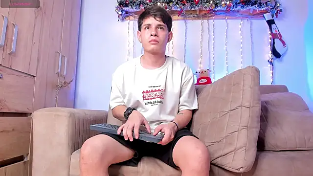 Snapshot of steveen_universe28 chatting on 29, 11, 2025 steveen universe28 online show from 29, 11, 2025