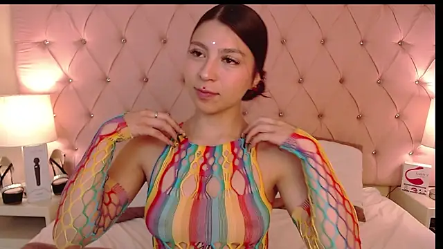 Snapshot of Hillary_Thomson chatting on 25, 11, 2025 Hillary Thomson online show from 25, 11, 2025