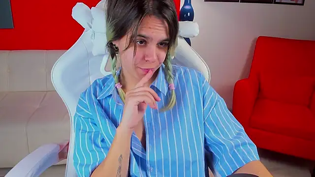 LiraBelle online show from 3, 12, 2025