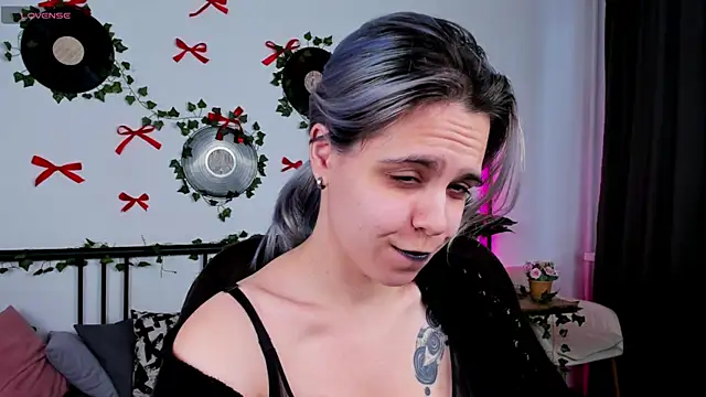 LiraBelle online show from 11, 4, 2026