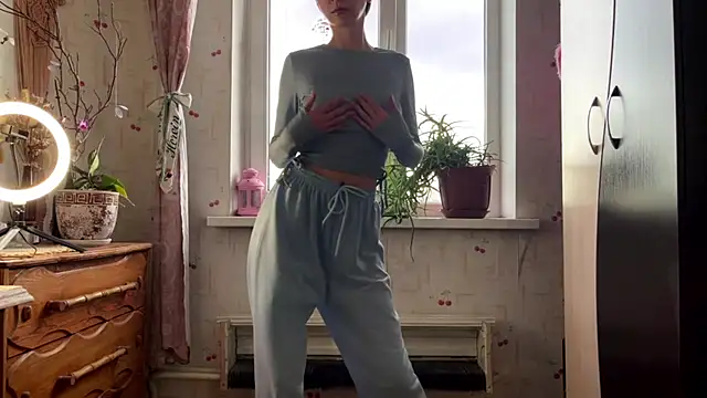 Snapshot of PaulaTisch chatting on 13, 4, 2026 PaulaTisch online show from 13, 4, 2026