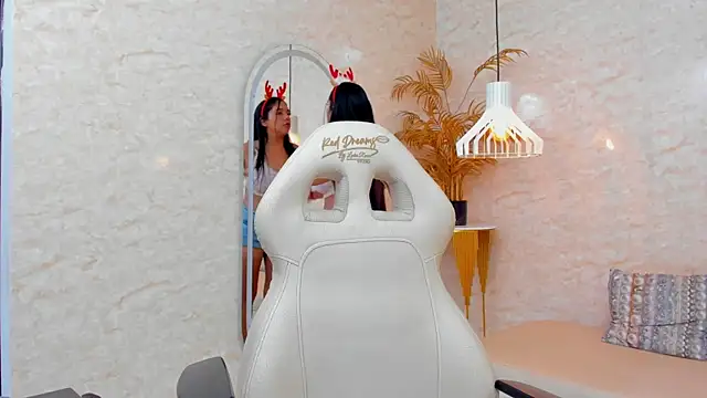 Snapshot of Mai_Bigboobs chatting on 1, 12, 2025 Mai Bigboobs online show from 1, 12, 2025