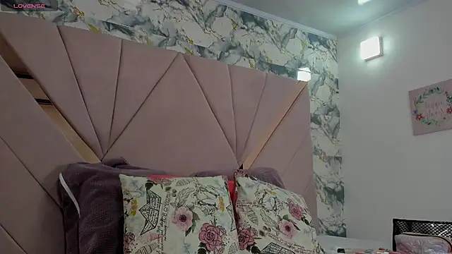 thalia nichols online show from 6, 4, 2026